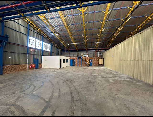 1,969M² WAREHOUSE TO LET IN CLAYVILLE